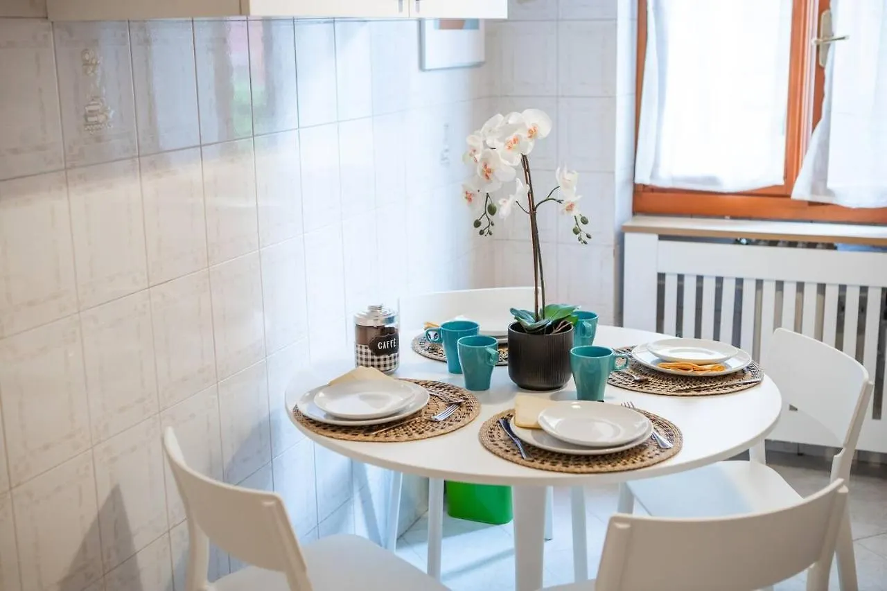 Delightful Shanti Home Milan