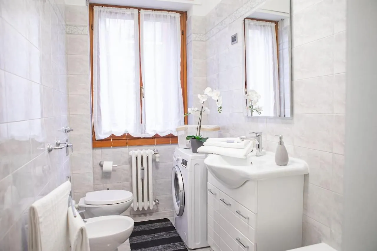 Delightful Shanti Home Milan Italy