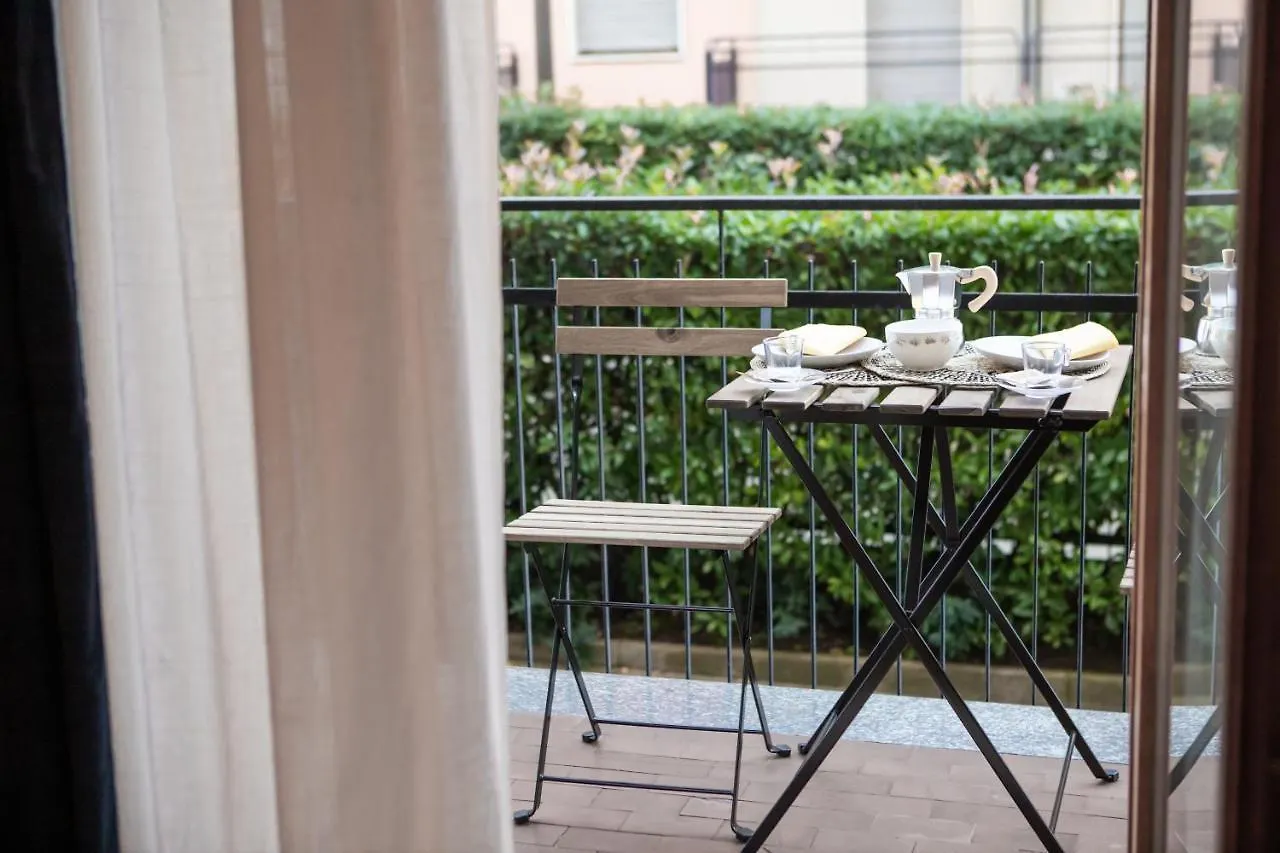 Apartment Delightful Shanti Home Milan